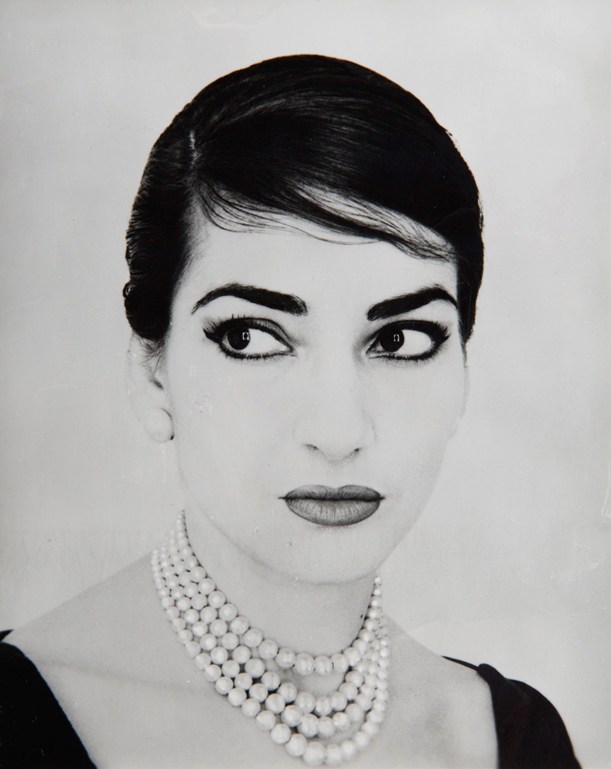 https://libreriadelleragazze.com/wp-content/uploads/2025/01/22_Ritratto-fotografico-di-Maria-Callas-by-Jerry-Tiffany-New-York-1958.-Collezione-Ilario-Tamassia_0.jpg